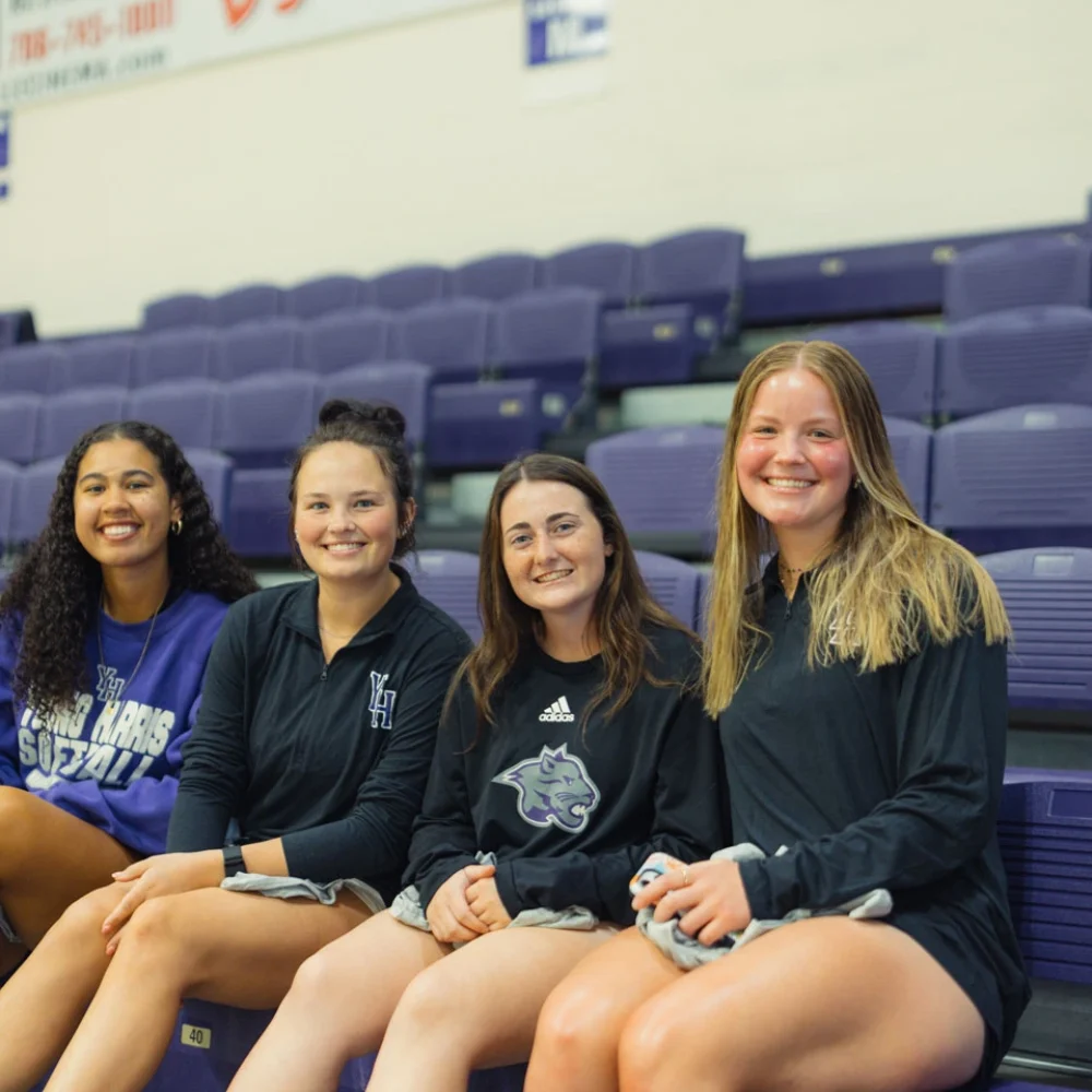 网赌网站 students attending an athletic event